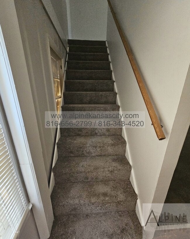 Building Photo - Home in NE with HUGE Primary Bedroom! Vouchers OK