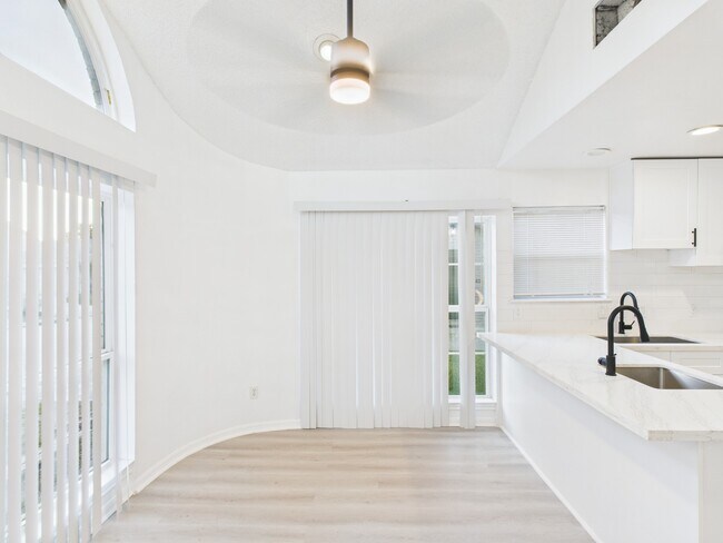 Building Photo - 7610 Hopewell Ln