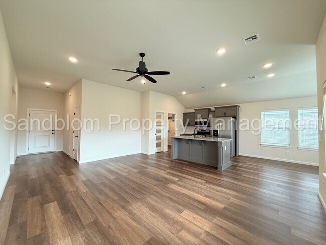 Building Photo - For Lease | East Tulsa - BA Schools | $194...