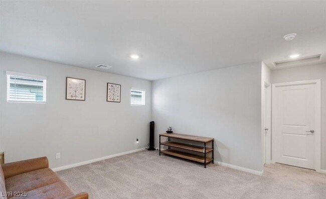 Building Photo - 7462 Dragonfruit Ave