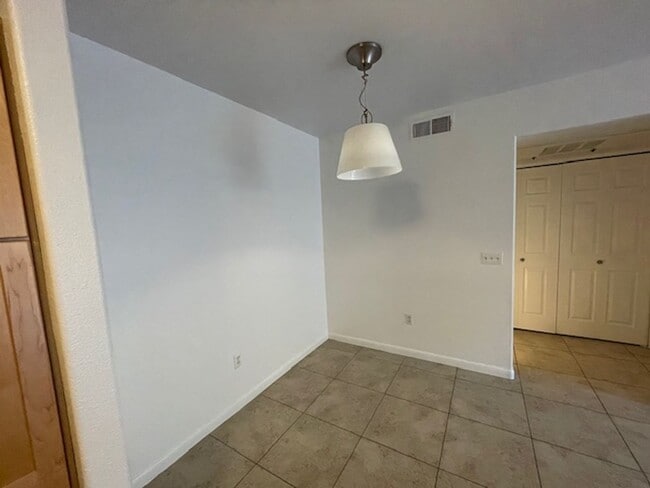 Building Photo - 1 Bedroom 1 Bath (Gilbert Rd and Guadalupe) -**$500 off First Month**