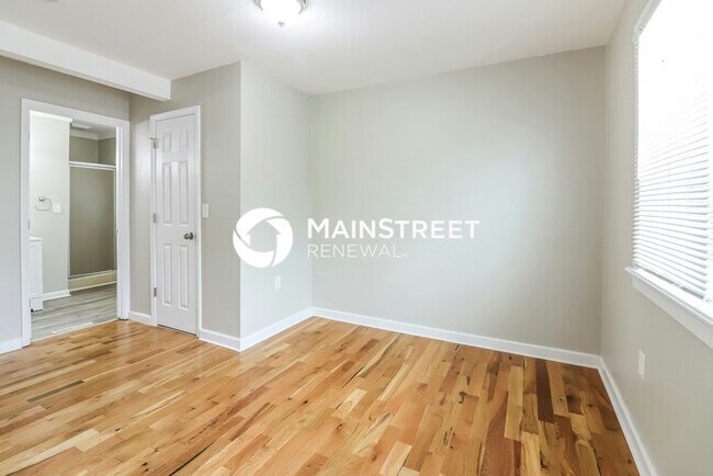 Building Photo - 3 Bedroom Pet-Friendly Home in Belton, MO with Main Street Renewal
