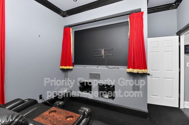 Building Photo - 16205 Riverpointe Dr