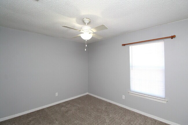 Building Photo - Move-In Ready Townhome in Foxborough with Modern Updates and Private Backyard Patio