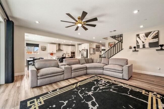 Building Photo - 1245 Pacific Pl