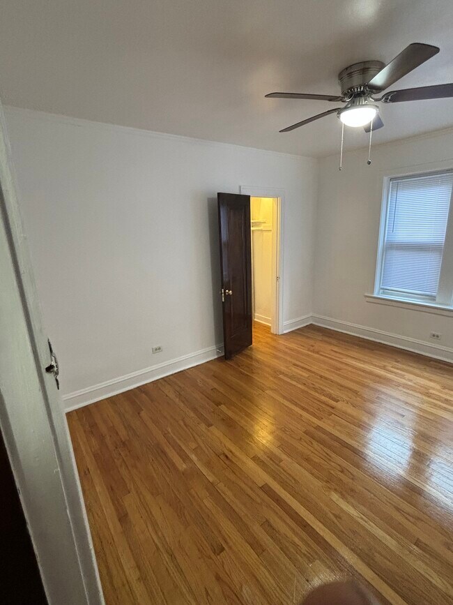 Building Photo - 7935 S Ellis Ave