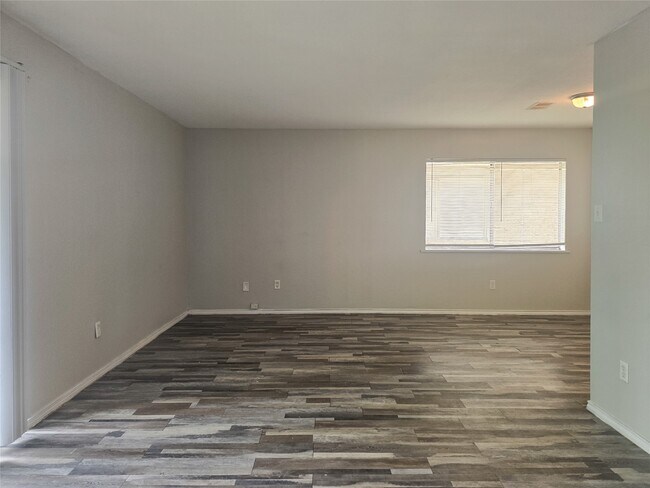 Building Photo - 396 Duroux Rd