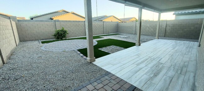 Building Photo - "COMING SOON" Lovely 3 Bedroom Home in Gre...