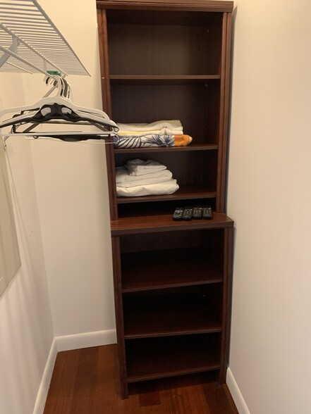 Walk in closet - 6461 Indian Creek Dr