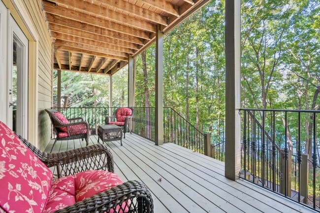 Building Photo - 7221 Flowery Branch Rd