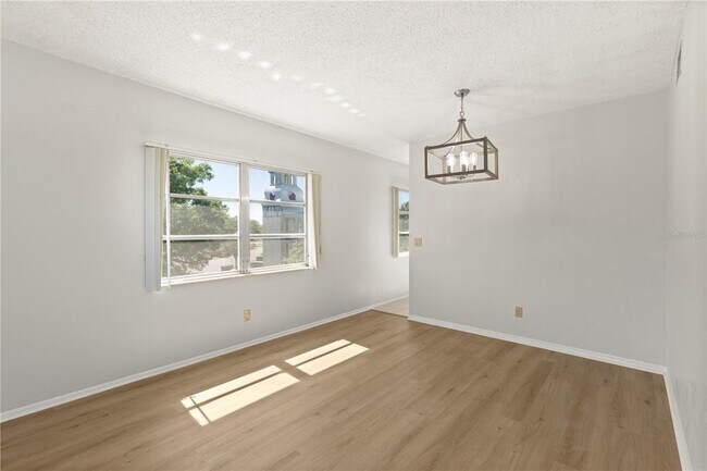 Building Photo - 2428 Columbia Dr