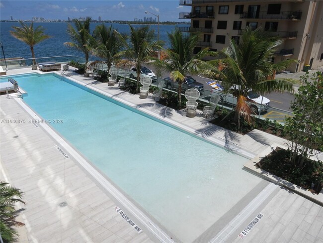 Building Photo - 2900 NE 7th Ave