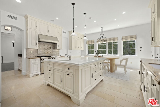 Building Photo - 353 20th St