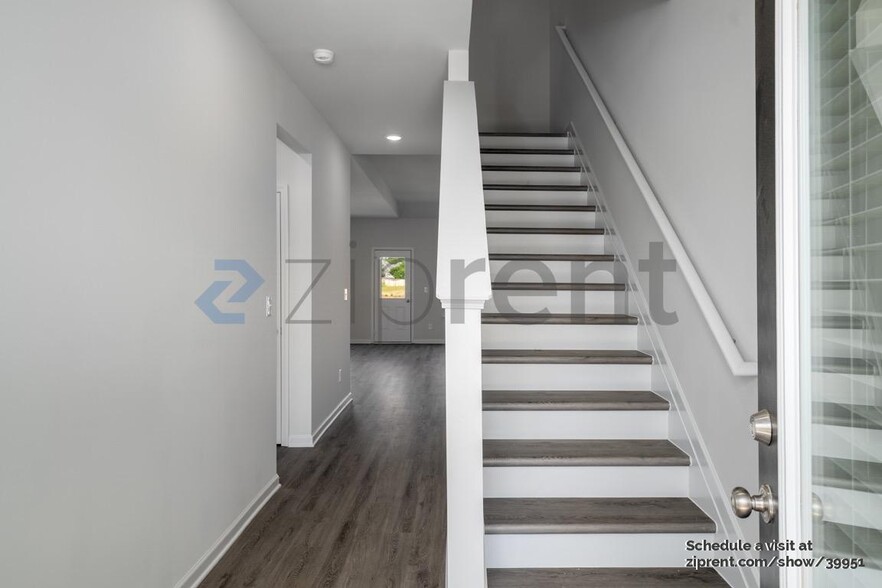 Building Photo - 123 Monroe Ct