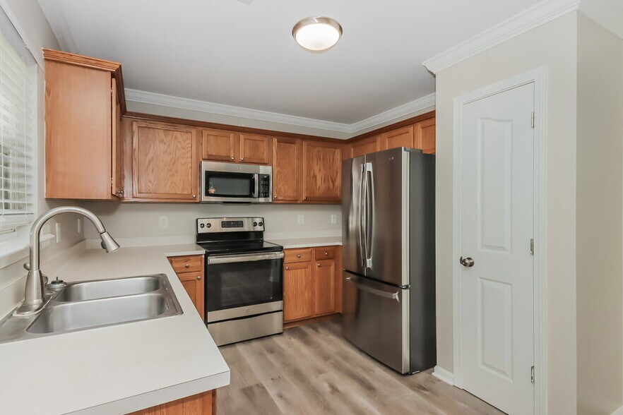Building Photo - 142 Hampshire Dr
