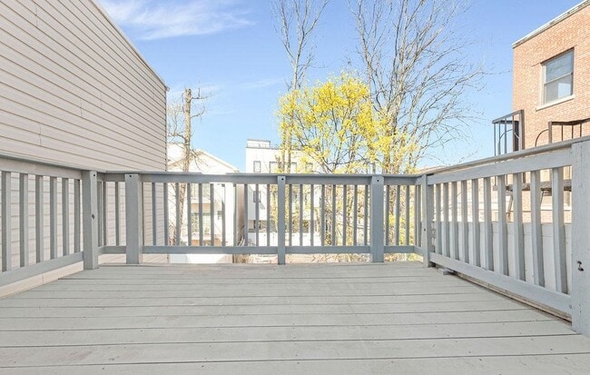 Building Photo - 80 Ferry St