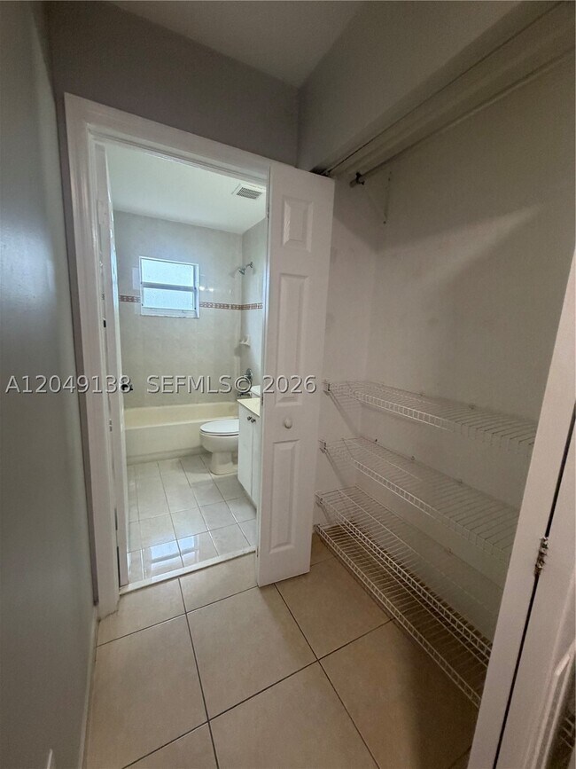 Building Photo - 16925 SW 94th Ave
