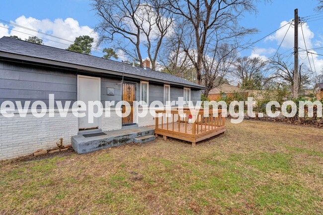 Building Photo - $300 OFF FIRST MONTH'S RENT  MOVE IN SPECI...