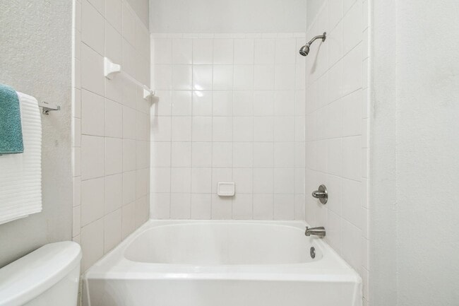 Building Photo - Elegant 1-Bedroom Condo with Lakeside Views in Resort-Style Community