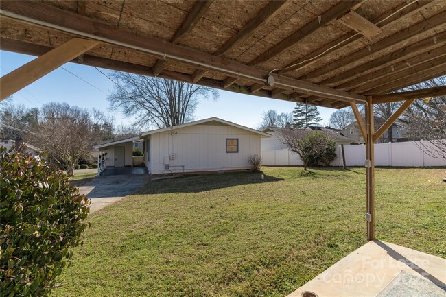 Building Photo - 21625 Rio Oro Dr