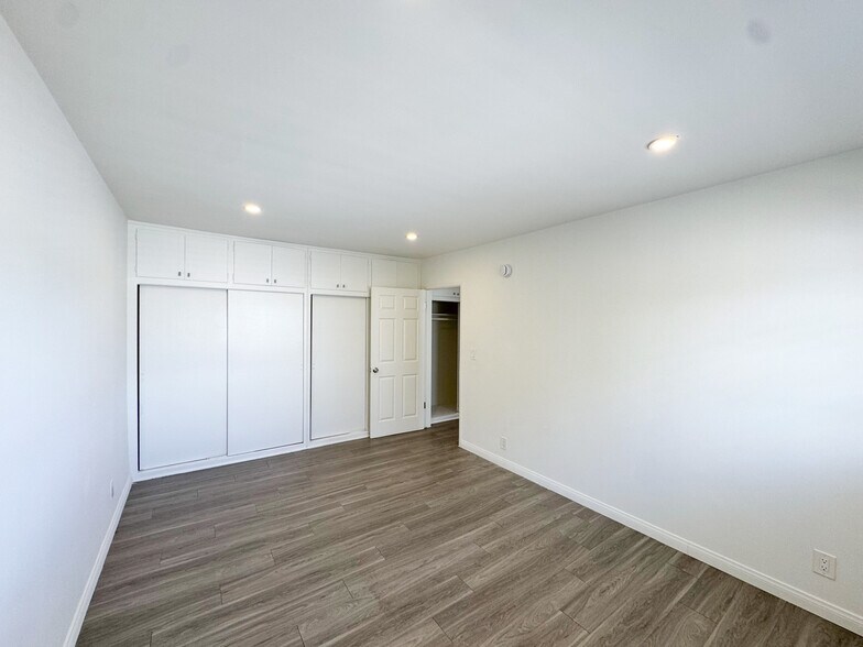 Building Photo - 921 N Eucalyptus Ave