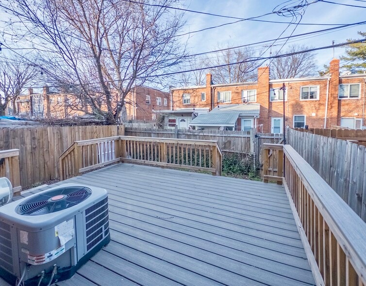 Building Photo - 129 W Reed Ave