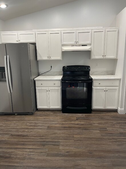 Building Photo - 7783 Indian Ridge Trail N