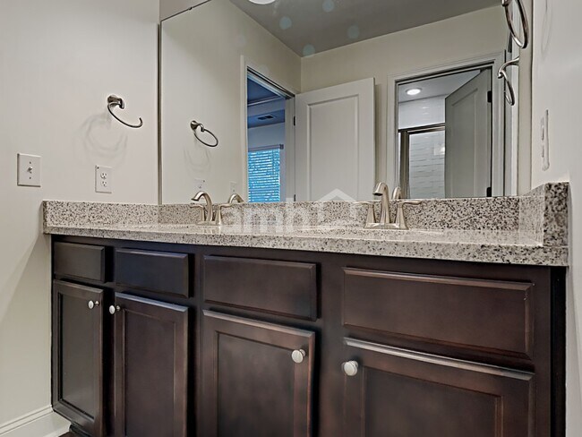 Building Photo - 1809 Produce Ln