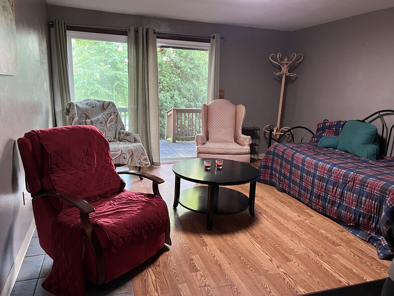 Building Photo - 30 Laurelbrook Ct