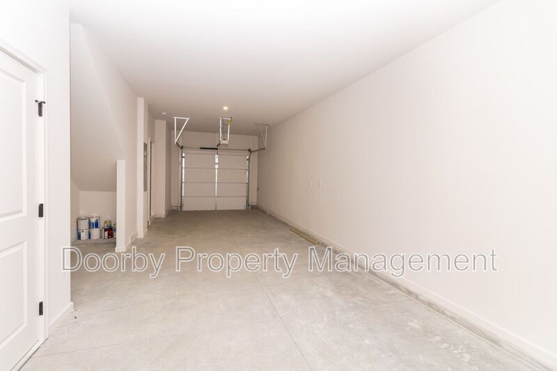 Building Photo - 642 Belletrace Cir