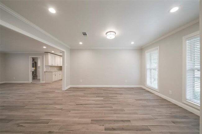 Building Photo - 10311 Londonderry Dr
