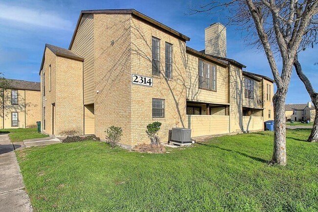 Primary Photo - 2314 Capitan Dr