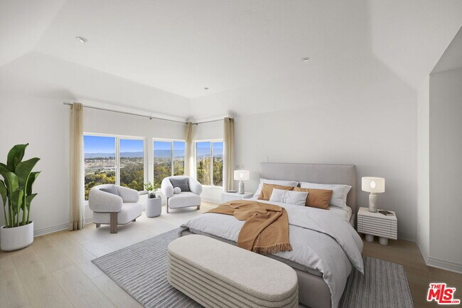 Building Photo - 31 St Tropez