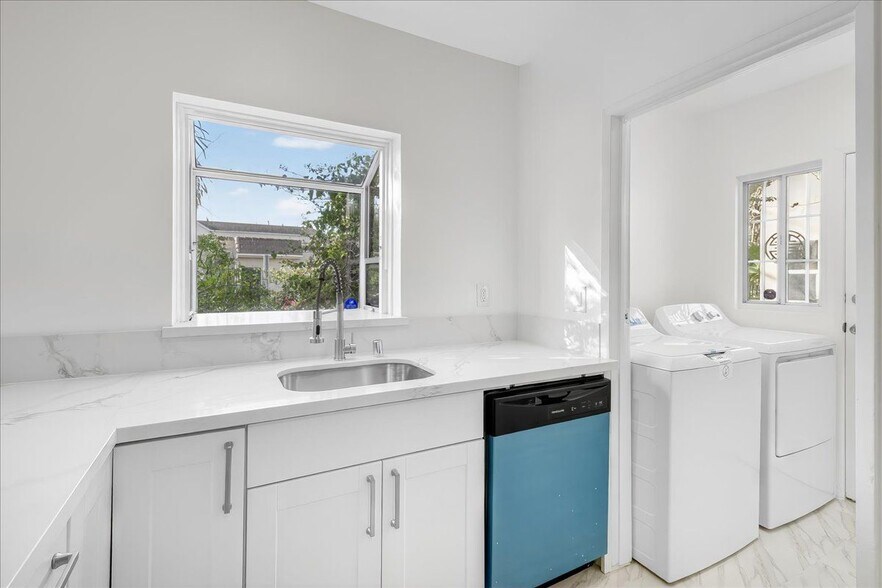 Building Photo - 4859 W 12th St