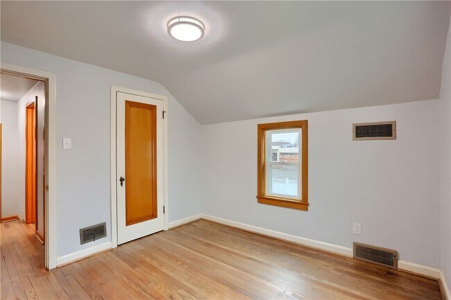 Building Photo - 740 Pershing St