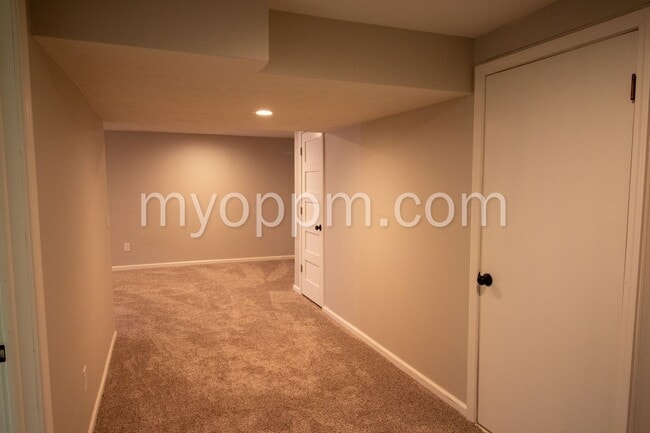 Building Photo - Spacious 4 Bed 2 Bath Home!