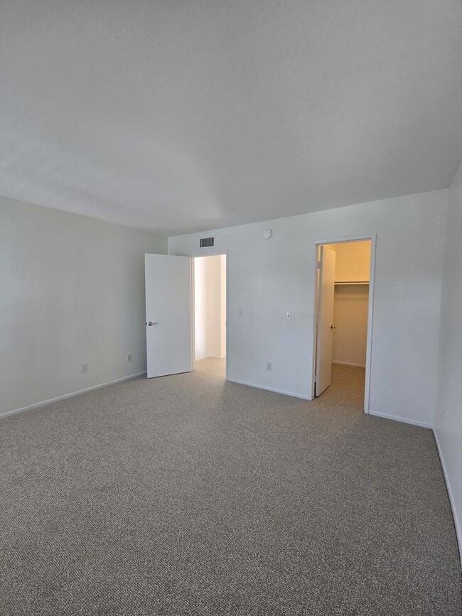 Building Photo - Coastal Living: 2-Bed, 1.5-Bath Townhome w...