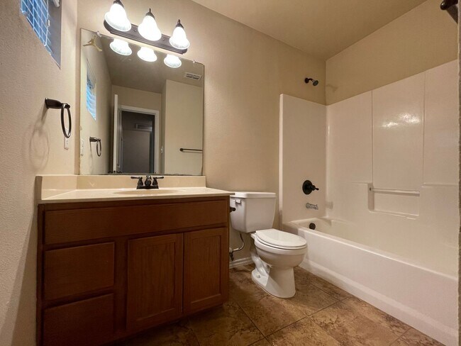 Building Photo - Townhome for rent