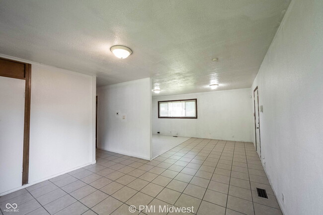 Building Photo - 8124 E 37th St