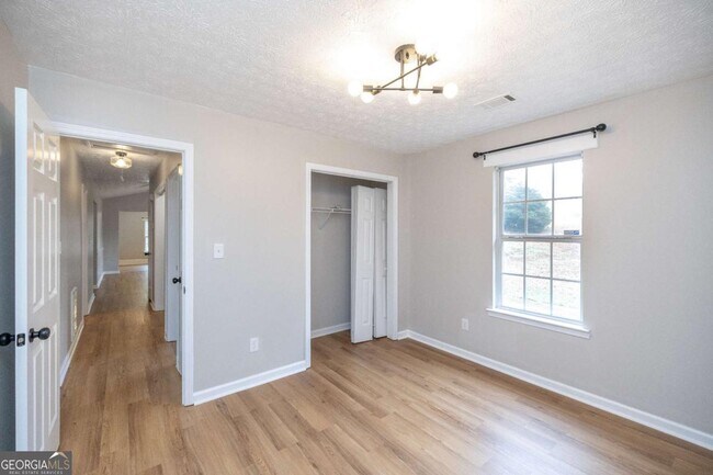 Building Photo - 641 Honey Creek Rd