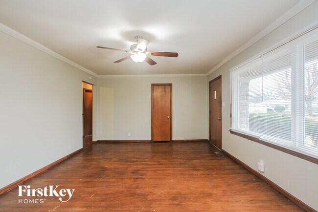 Building Photo - 311 N Boehning St