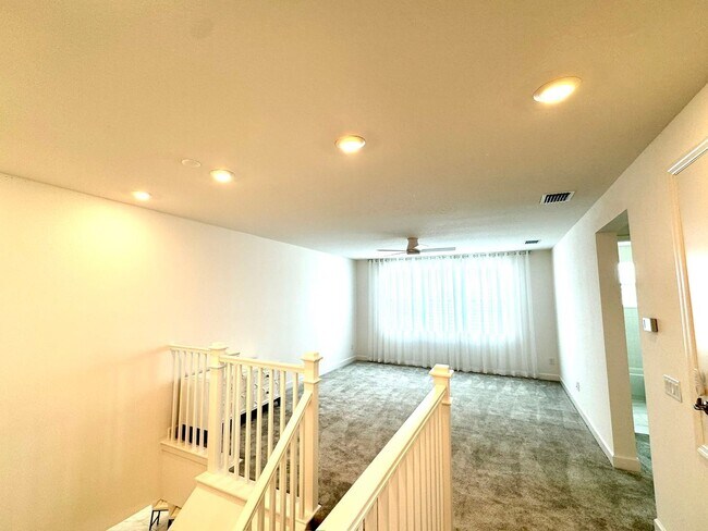 Building Photo - 32792 Tree of Life Ave