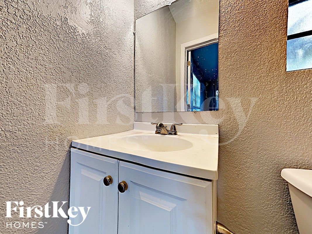 Building Photo - 1315 NE 203rd St