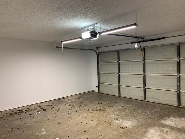 Building Photo - 512 Rita Ln
