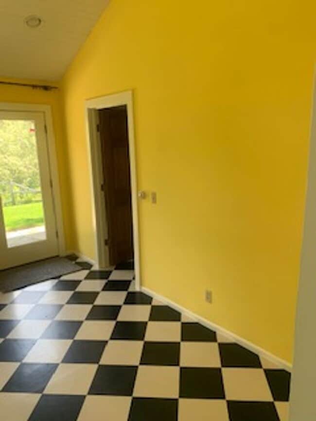 Building Photo - Beautiful 4 Bedroom 2.5 Bath home in Sun Valley