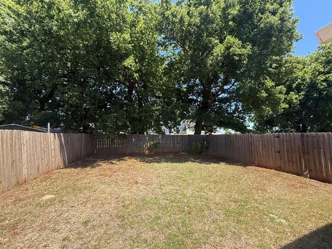 Building Photo - 1015 Swan Lake Ct