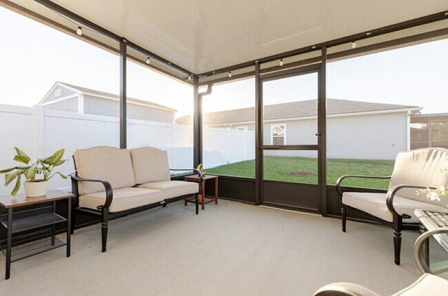 Building Photo - 3 Pinnacle Pl