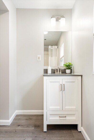 Building Photo - 57 E Heath St