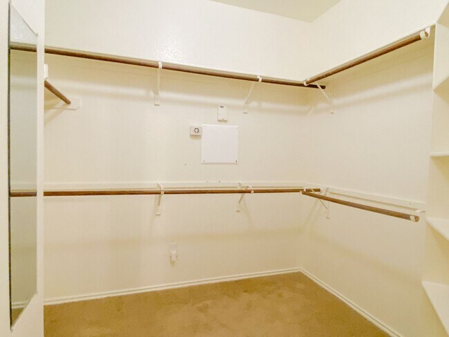 Building Photo - 12021 Pecangate Way