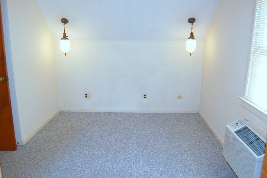 Building Photo - 150 6th St